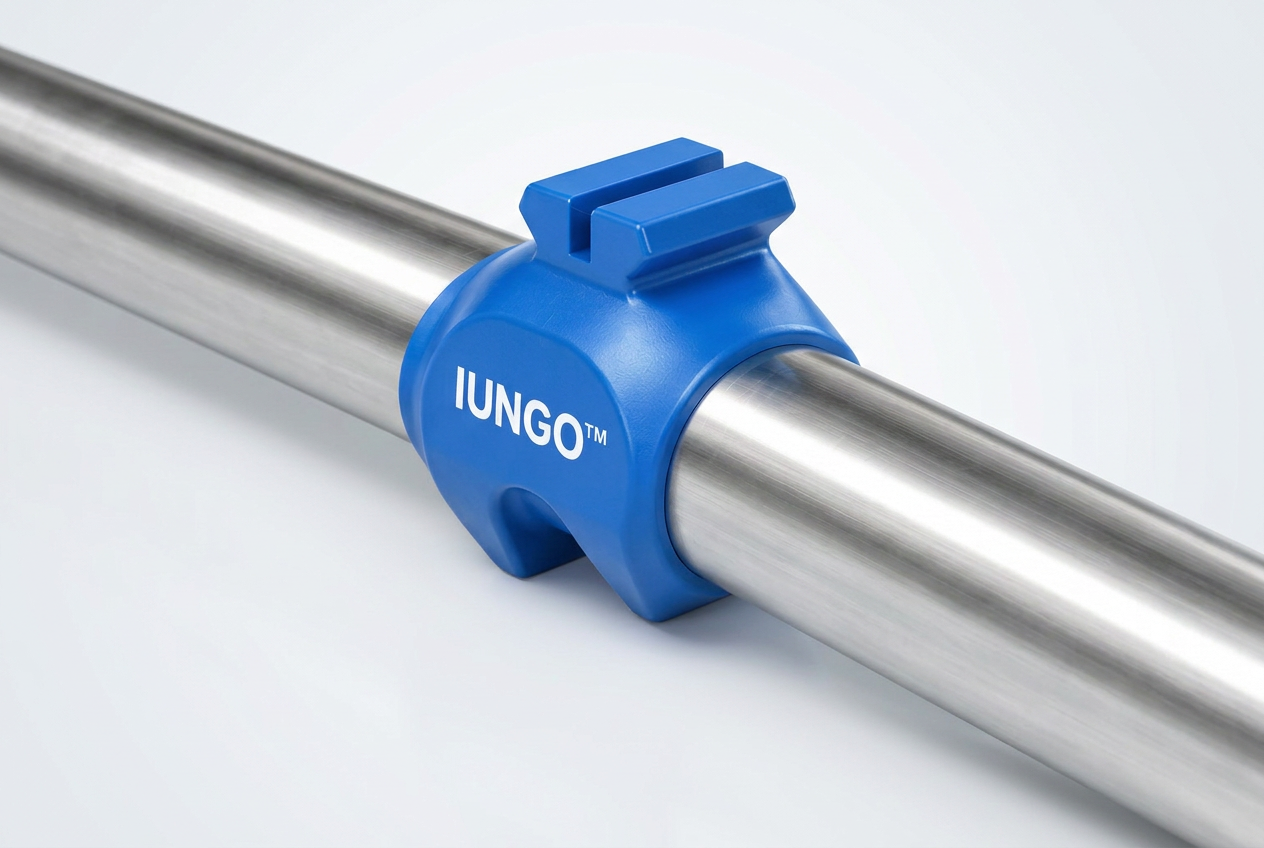 Iungo Snap™ — blue mounting clamp on a stainless tube
